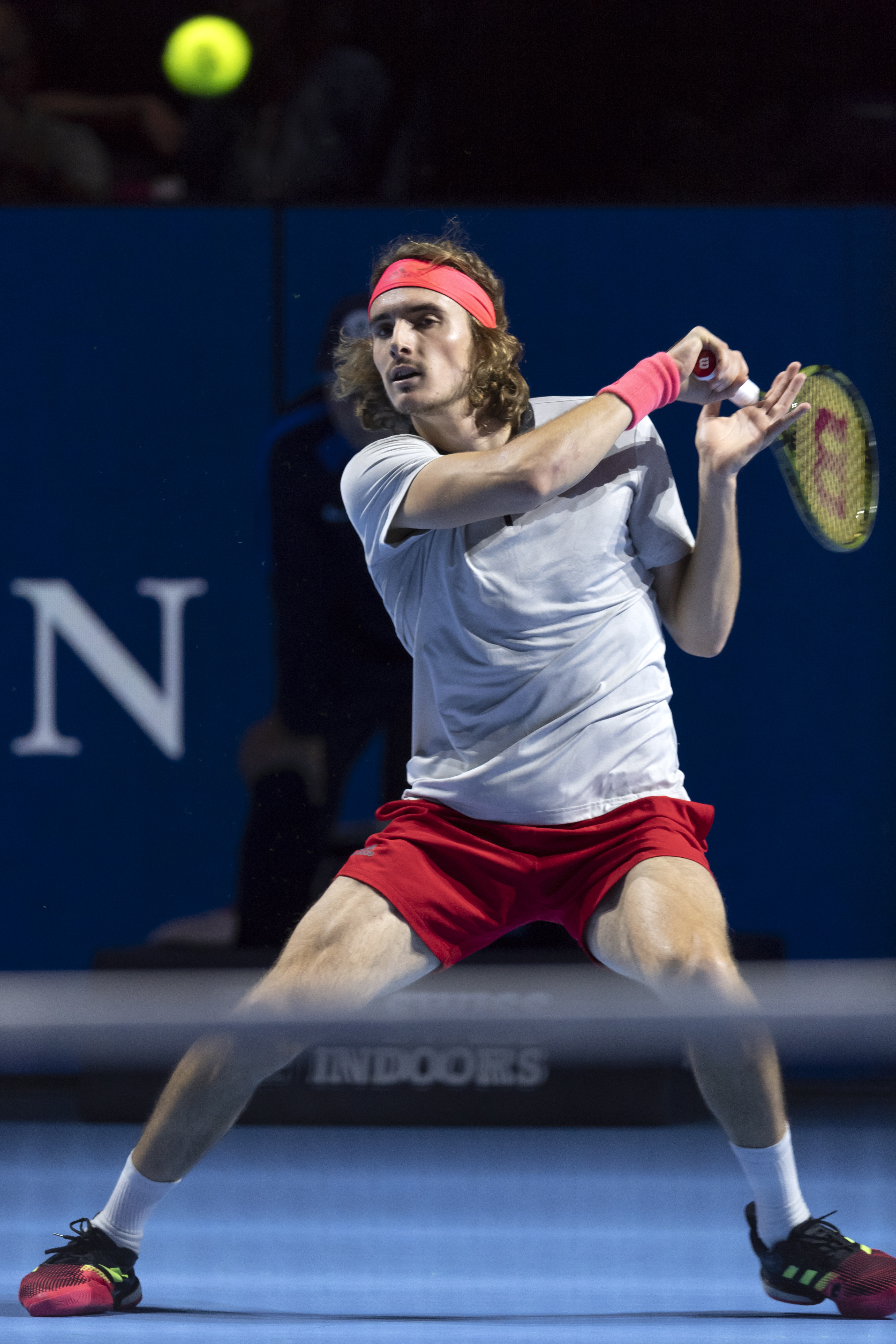 世界网球队翻盘日本网球队,西西帕斯制霸全场的简单介绍 世界网球队翻盘日本网球队,西西帕斯制霸全场的简单介绍