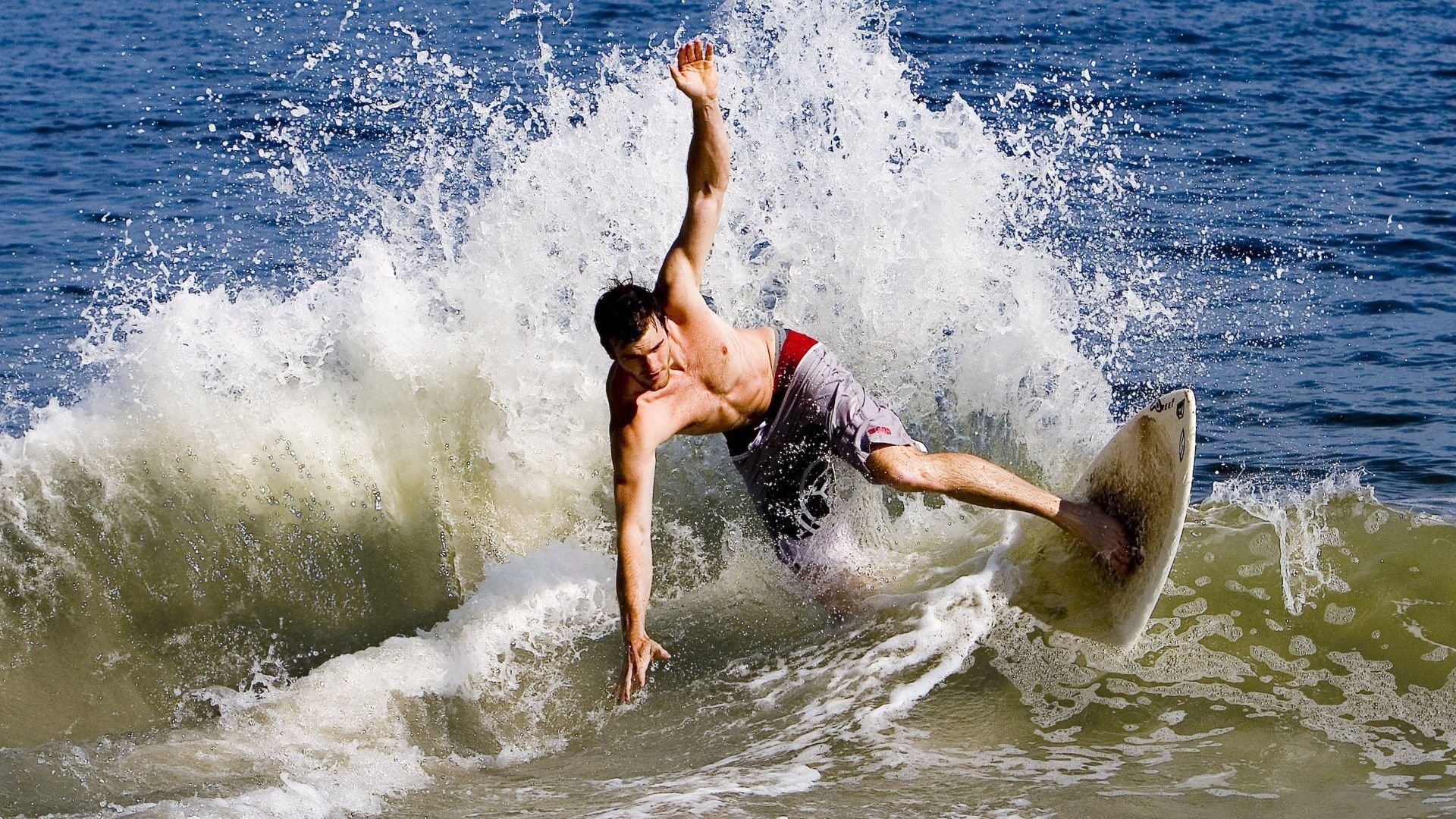 舞台越大,布克越强—但快船用一波流带走太阳的启示
